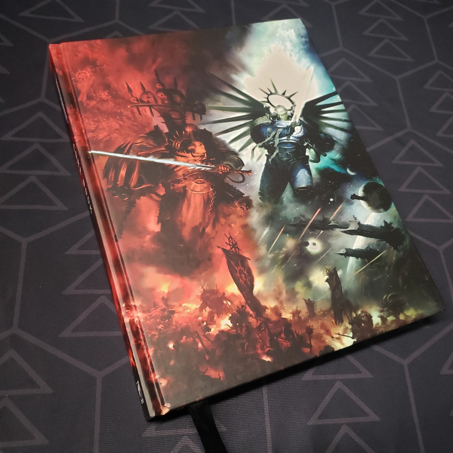 Image shows the front cover of the Warhammer 40,000: Ninth Edition Core Rulebook (Indomitus Full Art Cover) wargaming book