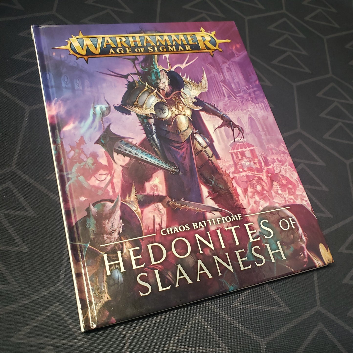 Image shows the front cover of the Warhammer Age of Sigmar (Second Edition): Chaos Battletome - Hedonites of Slaanesh wargaming book